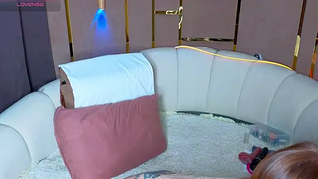 emilytrays online show from May 3, 6:47 pm