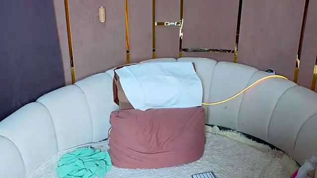 Snapshot of emilytrays chatting on May 11, 4:04 pm emilytrays online show from May 11, 4:04 pm