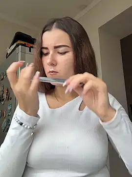 mewKate online show from October 11, 8:24 am