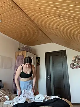 mewKate online show from May 6, 4:23 pm