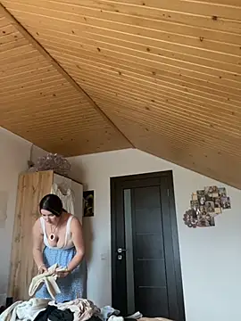 mewKate online show from May 11, 4:37 pm