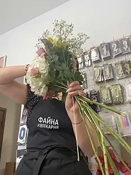 mewKate online show from May 16, 9:39 am