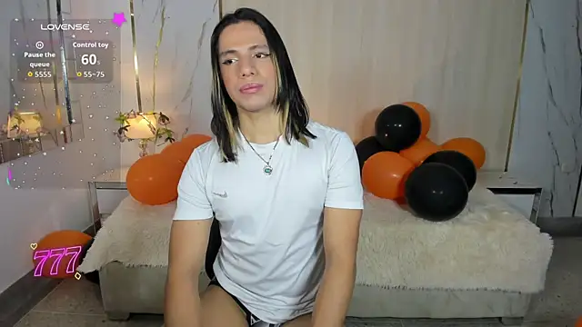 TylerBloom online show from June 9, 12:50 pm