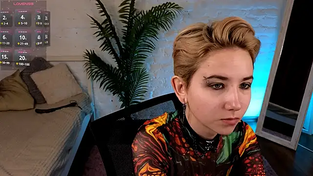 Snapshot of Aurora_First chatting on February 4, 2:32 pm Aurora First online show from February 4, 2:32 pm