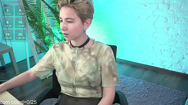 Snapshot of Aurora_First chatting on February 5, 5:53 pm Aurora First online show from February 5, 5:53 pm