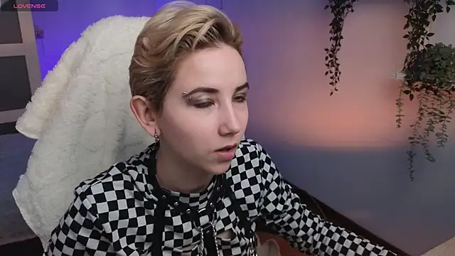 Snapshot of Aurora_First chatting on February 9, 2:50 pm Aurora First online show from February 9, 2:50 pm