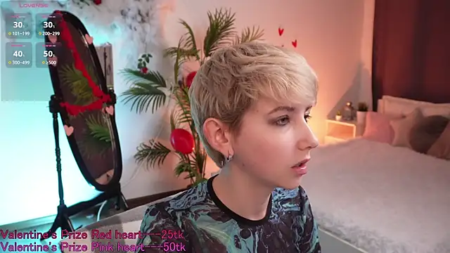 Snapshot of Aurora_First chatting on February 14, 7:33 pm Aurora First online show from February 14, 7:33 pm