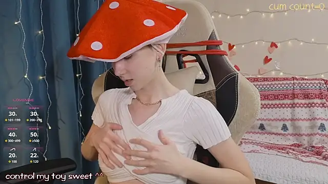 Snapshot of Aurora_First chatting on February 8, 1:25 pm Aurora First online show from February 8, 1:25 pm