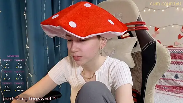 Snapshot of Aurora_First chatting on February 13, 6:48 pm Aurora First online show from February 13, 6:48 pm