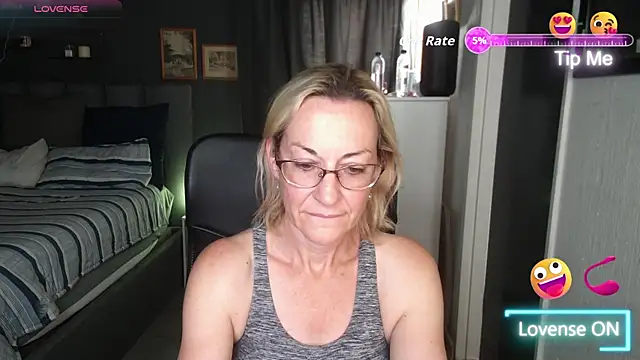 Snapshot of boeslaboes1 chatting on September 14, 6:01 am boeslaboes1 online show from September 14, 6:01 am