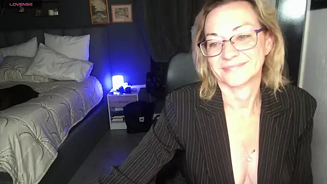 boeslaboes1 online show from November 7, 1:27 am