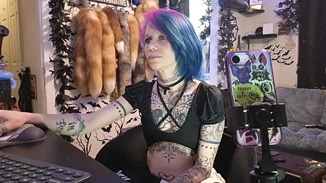 trashbrat online show from February 7, 8:40 am