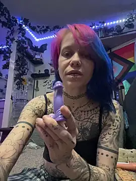 trashbrat online show from April 26, 10:02 am
