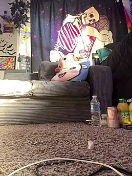 trashbrat online show from April 29, 11:00 pm
