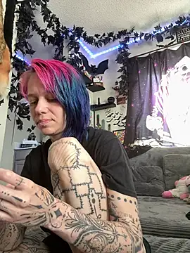 trashbrat online show from May 5, 8:17 pm