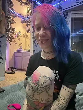 trashbrat online show from May 8, 8:41 am