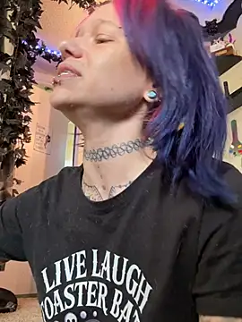 trashbrat online show from May 12, 8:17 pm
