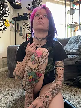 trashbrat online show from May 13, 9:22 pm