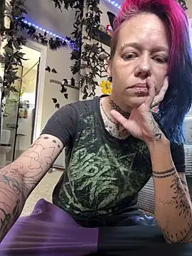 trashbrat online show from May 14, 9:32 pm