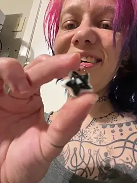 trashbrat online show from May 18, 4:07 am