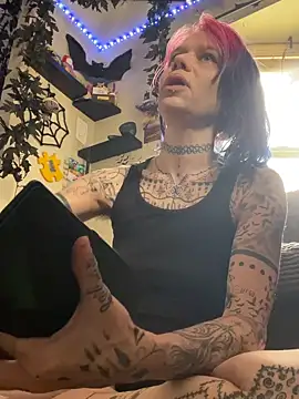 trashbrat online show from May 19, 8:26 pm
