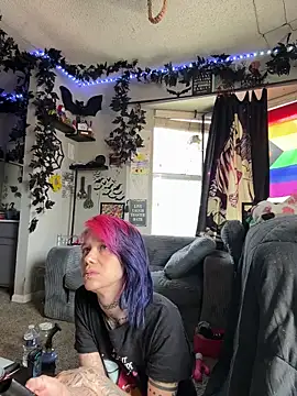 trashbrat online show from May 24, 9:31 pm
