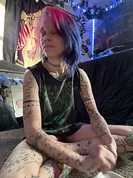 trashbrat online show from June 3, 7:19 pm