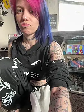 trashbrat online show from June 6, 10:25 pm