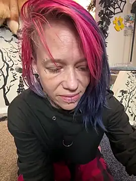 trashbrat online show from June 15, 11:07 pm