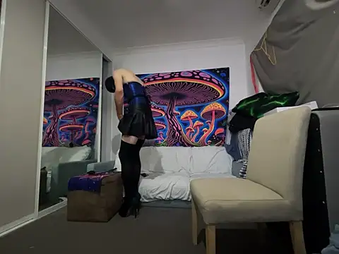 Snapshot of sissy_xdresser chatting on December 15, 12:20 pm sissy xdresser online show from December 15, 12:20 pm