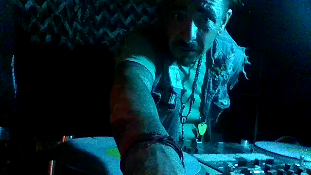 justthetip4209 online show from June 14, 5:09 am