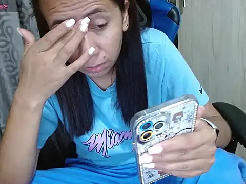 Danielagomez33 online show from June 2, 12:23 am