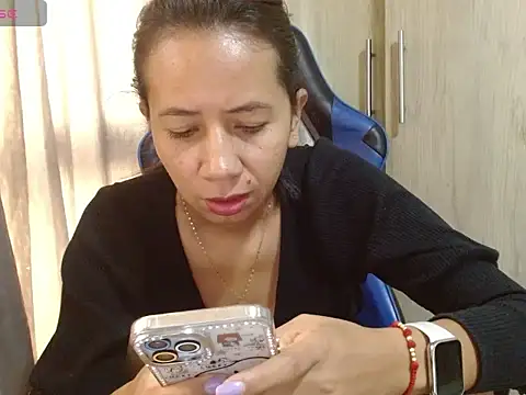 Danielagomez33 online show from June 16, 12:52 pm