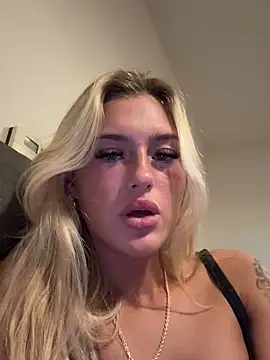 PrettyPrincess69x online show from March 11, 10:20 pm