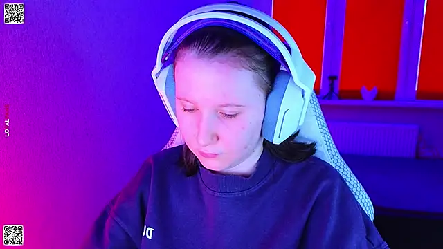 mon lola online show from January 11, 10:20 am