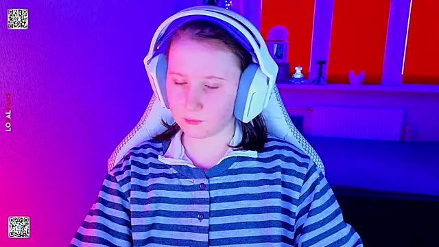 mon lola online show from January 14, 1:39 pm