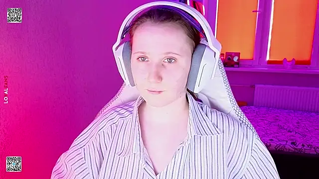 mon lola online show from April 29, 1:37 pm