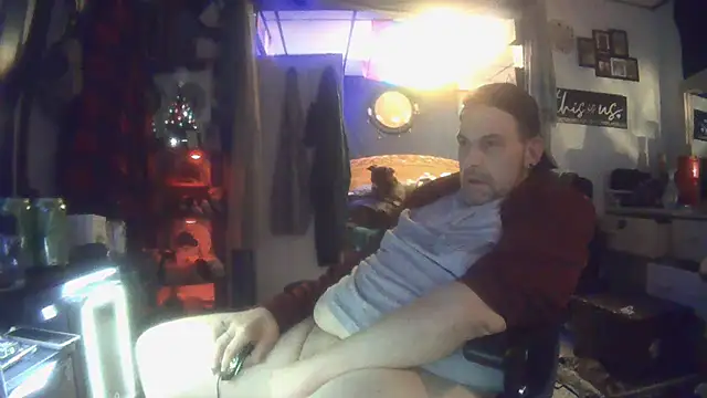 Snapshot of MacGayver1977 chatting on March 3, 4:36 am MacGayver1977 online show from March 3, 4:36 am