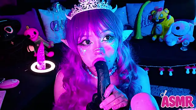 Snapshot of LaytonBox chatting on October 27, 2:21 pm LaytonBox online show from October 27, 2:21 pm