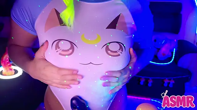 Snapshot of LaytonBox chatting on October 30, 4:19 pm LaytonBox online show from October 30, 4:19 pm