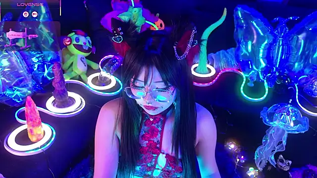 LaytonBox online show from March 13, 2:23 pm