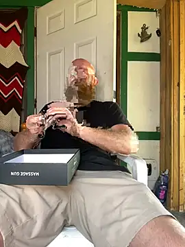 Snapshot of 32XRedBeard chatting on April 18, 9:04 pm 32XRedBeard online show from April 18, 9:04 pm