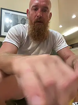 Snapshot of 32XRedBeard chatting on May 3, 12:05 am 32XRedBeard online show from May 3, 12:05 am