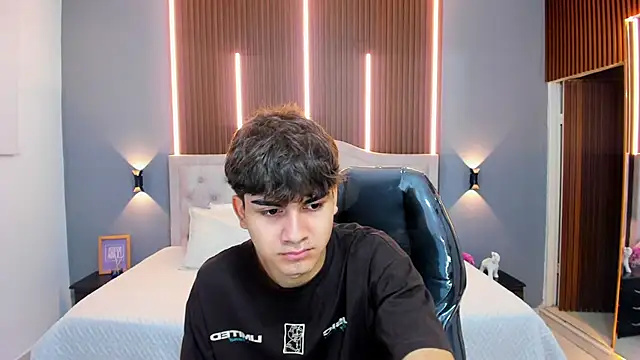 Tommy18   online show from October 23, 3:17 am