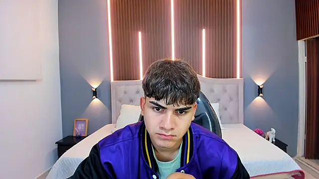 Snapshot of Tommy18__ chatting on October 30, 3:41 am Tommy18 online show from October 30, 3:41 am