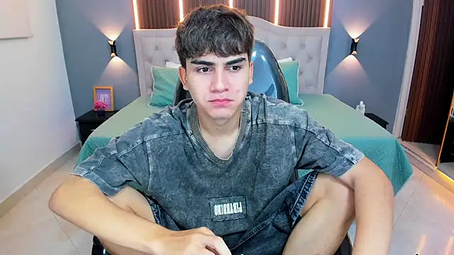 Tommy18   online show from February 28, 3:29 am