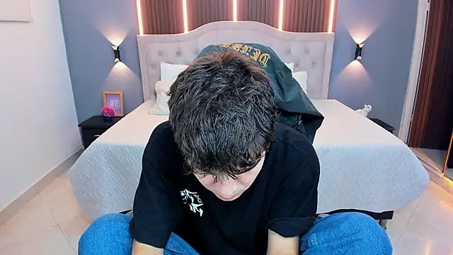 Tommy18   online show from March 5, 3:46 am