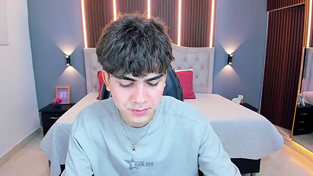 Tommy18   online show from May 1, 3:33 am