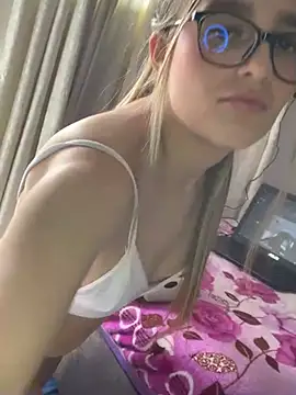 Snapshot of LunaShine_ chatting on February 16, 6:21 pm LunaShine online show from February 16, 6:21 pm