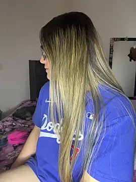 Snapshot of LunaShine_ chatting on September 28, 1:33 am LunaShine online show from September 28, 1:33 am